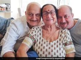 खुशी और पैसों में से क्या चुनेंगी? अनुपम खेर की मां दुलारी ने दिया जवाब, बेटे की खोली पोल बोलीं-राशन के पैसों में गड़बड़ी... खुशी और पैसों में से क्या चुनेंगी? अनुपम खेर की मां दुलारी ने दिया जवाब, बेटे की खोली पोल बोलीं-राशन के पैसों में गड़बड़ी...