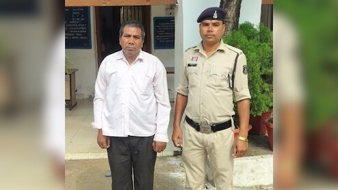 Teacher Molest Girl: प्राचार्य छात्राओं से करता था छेड़खानी, एक नाबालिग ने हिम्मत  दिखा कर पहुंचाया जेल