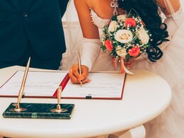 Marriage Registration : मुंबईत विवाह नोंदणीसाठी आता ऑफिसला सुट्टी घेण्याची गरज नाही! BMC चा मोठा निर्णय