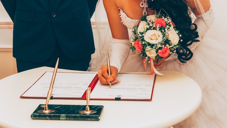 Marriage Registration : मुंबईत विवाह नोंदणीसाठी आता ऑफिसला सुट्टी घेण्याची गरज नाही! BMC चा मोठा निर्णय