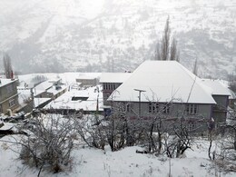 हिमाचल प्रदेश में समय से पहले बर्फबारी, तापमान में आई तेज गिरावट हिमाचल प्रदेश में समय से पहले बर्फबारी, तापमान में आई तेज गिरावट
