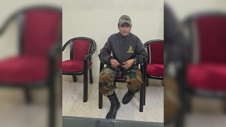 सपना टूटा तो बना फर्जी फौजी! मंदिर में सेना की वर्दी पहनकर पहुंचा युवक, पकड़ा गया