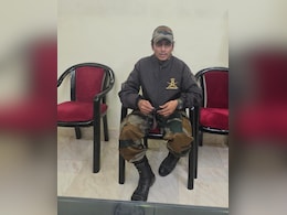 सपना टूटा तो बना फर्जी फौजी! मंदिर में सेना की वर्दी पहनकर पहुंचा युवक, पकड़ा गया सपना टूटा तो बना फर्जी फौजी! मंदिर में सेना की वर्दी पहनकर पहुंचा युवक, पकड़ा गया