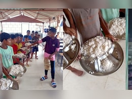 यहां बच्चों की थाली में पौष्टिक आहार के नाम पर परोसा जा रहा नमक–भात, हंगामे के बाद सस्पेंड किए गए अधीक्षक यहां बच्चों की थाली में पौष्टिक आहार के नाम पर परोसा जा रहा नमक–भात, हंगामे के बाद सस्पेंड किए गए अधीक्षक