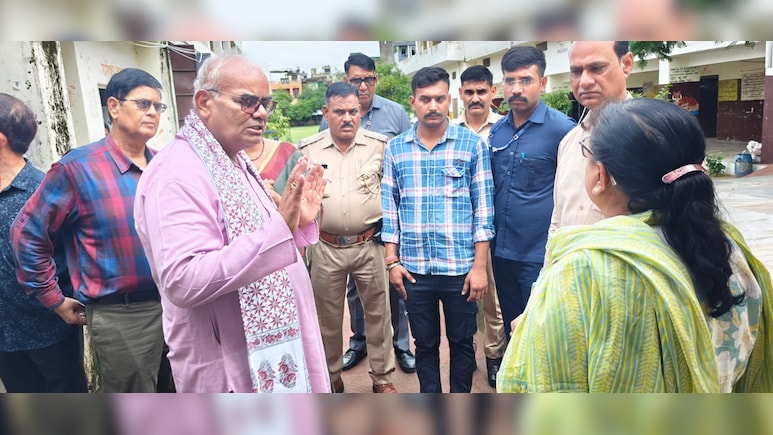मदन दिलावर का एक्शन... कई स्कूलों के प्रिंसिपल और टीचर पर गिरी गाज, औचक निरीक्षण में खुल गई पोल मदन दिलावर का एक्शन... कई स्कूलों के प्रिंसिपल और टीचर पर गिरी गाज, औचक निरीक्षण में खुल गई पोल