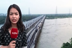 Flooded Yamuna Forces Evacuations, Delhi Shuts Down Old Railway Bridge Flooded Yamuna Forces Evacuations, Delhi Shuts Down Old Railway Bridge