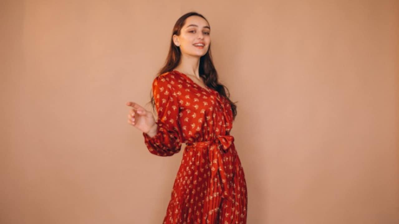 Get cotton and chiffon tunics for women for casual outings and office wear