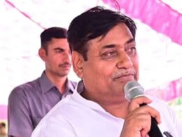 Rajasthan: चप्पल से पीटा, फांसी लगाई, इस एलिवेटेड रोड पर गोविंद सिंह डोटासरा के पुतले को लटकाया Rajasthan: चप्पल से पीटा, फांसी लगाई, इस एलिवेटेड रोड पर गोविंद सिंह डोटासरा के पुतले को लटकाया
