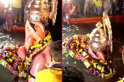 Mumbai's Lalbaugcha Raja Finally Immersed In Arabian Sea After Hours-Long Delay Mumbai's Lalbaugcha Raja Finally Immersed In Arabian Sea After Hours-Long Delay