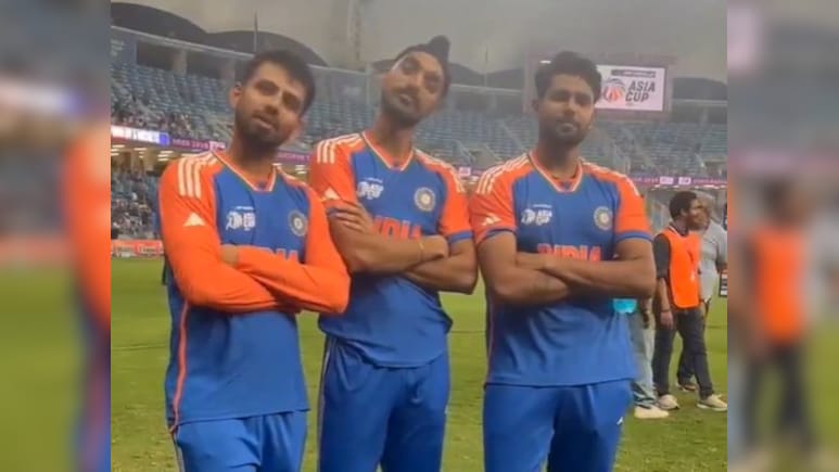 VIDEO: सैमसन ने मैच के दौरान तो कुछ नहीं बोला, मगर जीतने के बाद भारतीय खिलाड़ियों ने अबरार की निकाल दी हेकड़ी