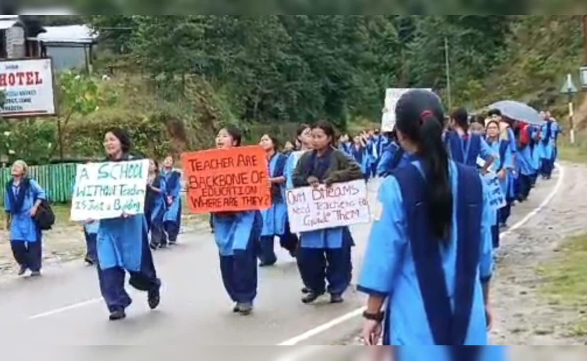 Arunachal Students March to Protest Teacher Shortage