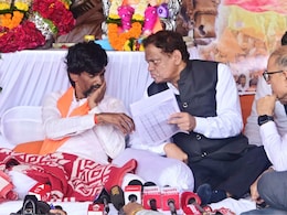 Manoj Jarange Maratha Morcha: "आझाद मैदान रिकामे करा", पोलिसांनी जरांगेंच्या समितीला बजावली नोटीस Manoj Jarange Maratha Morcha: "आझाद मैदान रिकामे करा", पोलिसांनी जरांगेंच्या समितीला बजावली नोटीस