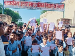राजस्थान में प्रिंसिपल ट्रांसफर का बच्चे कर रहे जमकर विरोध,  दौसा में स्कूलों पर लगाए ताले राजस्थान में प्रिंसिपल ट्रांसफर का बच्चे कर रहे जमकर विरोध,  दौसा में स्कूलों पर लगाए ताले