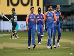 IND vs PAK: पाकिस्तान की बैटिंग खस्ताहाल, फैंस को आई इस बल्लेबाज की याद, सोशल मीडिया पर जताया गुस्सा IND vs PAK: पाकिस्तान की बैटिंग खस्ताहाल, फैंस को आई इस बल्लेबाज की याद, सोशल मीडिया पर जताया गुस्सा