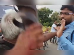 Highway Chaos In Bengal As Truck Driver, Civic Volunteer Thrash Each Other