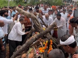 Rajasthan: पूर्व मंत्री नंदलाल मीणा पंचतत्व में विलीन, बेटे हेमंत ने दी मुखाग्नि, CM भजनलाल शर्मा समेत कई नेता रहे मौजूद Rajasthan: पूर्व मंत्री नंदलाल मीणा पंचतत्व में विलीन, बेटे हेमंत ने दी मुखाग्नि, CM भजनलाल शर्मा समेत कई नेता रहे मौजूद