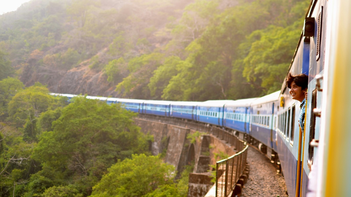 Indian Railway Train Ticket Rules Changed: 1 अक्टूबर से बदल जाएंगे टिकट बुकिंग के नियम, पहले 15 मिनट में बिना आधार नहीं कर पाएंगे टिकट बुक