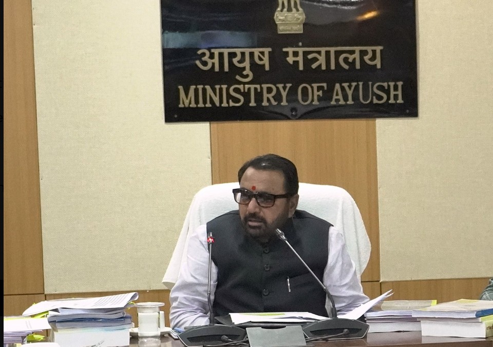 मेरे यहां काम करने वाला आयुर्वेद से ठीक हुआ... आयुष मंत्री ने बताई कैंसर से रिकवरी की कहानी