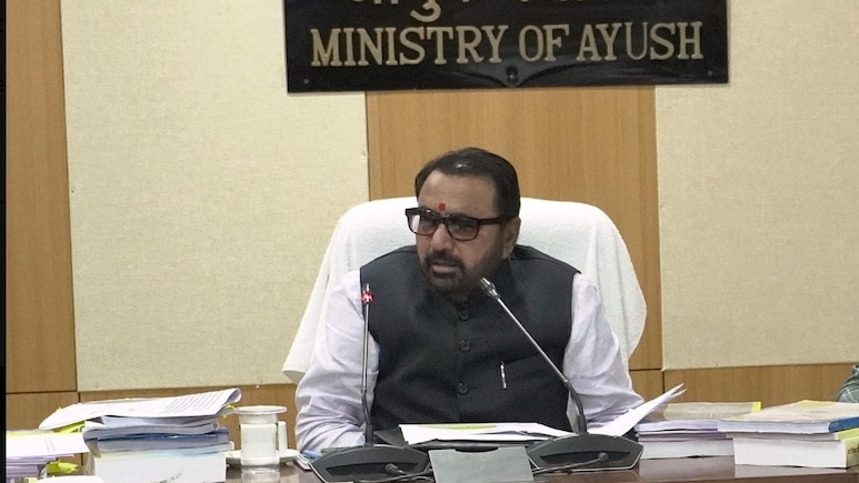 मेरे यहां काम करने वाला आयुर्वेद से ठीक हुआ... आयुष मंत्री ने बताई कैंसर से रिकवरी की कहानी