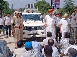 UDH मंत्री झाबर सिंह की गाड़ी रोककर लोगों ने किया प्रदर्शन, पैदल ही जाना पड़ा भाजपा कार्यालय UDH मंत्री झाबर सिंह की गाड़ी रोककर लोगों ने किया प्रदर्शन, पैदल ही जाना पड़ा भाजपा कार्यालय