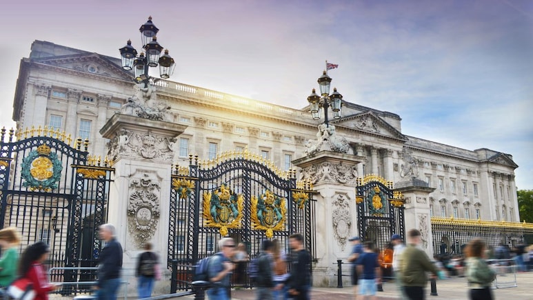 Buckingham Palace To Open Its First Christmas Pop-Up Shop This Holiday Season