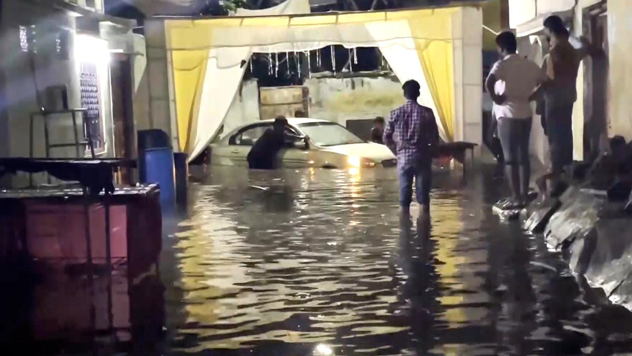 Heavy Rains Paralyse Hyderabad; City Roads, Homes Flooded