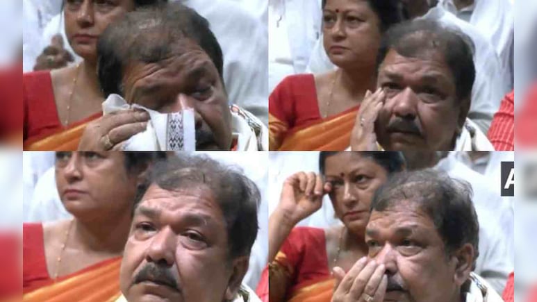 कांग्रेस की रैली में मां को गाली : भावुक पीएम मोदी को देख रोने लगे बिहार बीजेपी चीफ कांग्रेस की रैली में मां को गाली : भावुक पीएम मोदी को देख रोने लगे बिहार बीजेपी चीफ