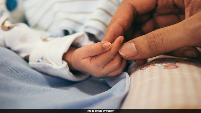 Indian-Origin Father In Chicago Helps Deliver Baby Daughter In Car: "With A Foot On The Brake..." Indian-Origin Father In Chicago Helps Deliver Baby Daughter In Car: "With A Foot On The Brake..."