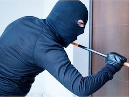 Rajasthan Crime: राजस्थान के सरकारी दफ्तर में चोरी, नकदी के साथ पूरा गल्ला भी ले उड़े चोर, गार्ड को ढूंढ रही पुलिस Rajasthan Crime: राजस्थान के सरकारी दफ्तर में चोरी, नकदी के साथ पूरा गल्ला भी ले उड़े चोर, गार्ड को ढूंढ रही पुलिस
