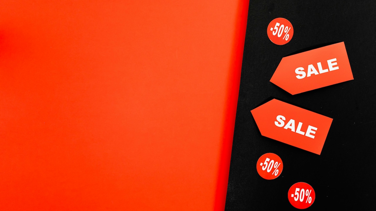 Huge discounts are expected on smartphones, electronics, and fashion.