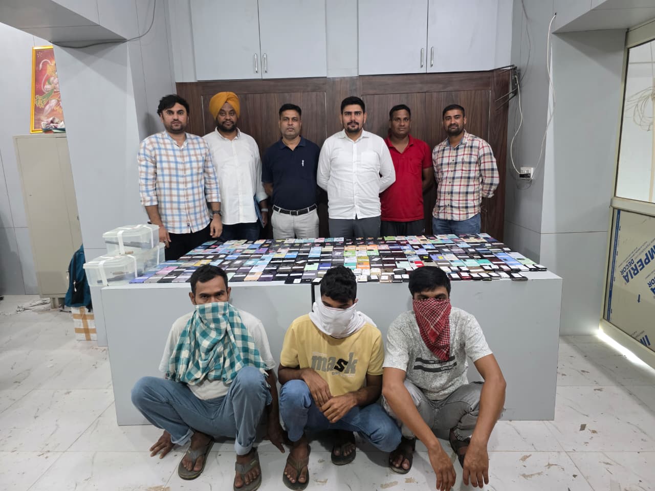 दिल्ली: चोरी के मोबाइल भेजे जा रहे थे विदेश, गिरोह का भंडाफोड़, 2 करोड़ से ज्यादा के महंगे फोन बरामद