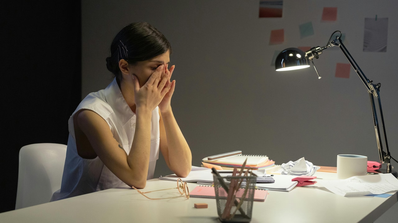 Pick eye-friendly desk lamps for work and studying 
