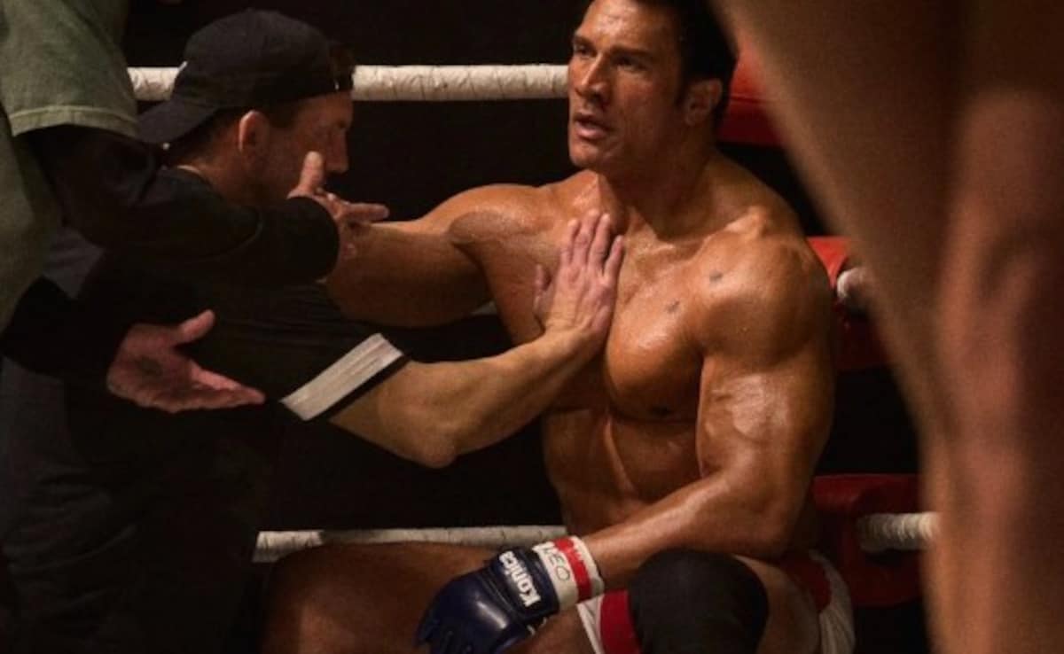 The Smashing Machine First Reviews: Critics Call Dwayne Johnson's Performance "Raw And Vulnerable"