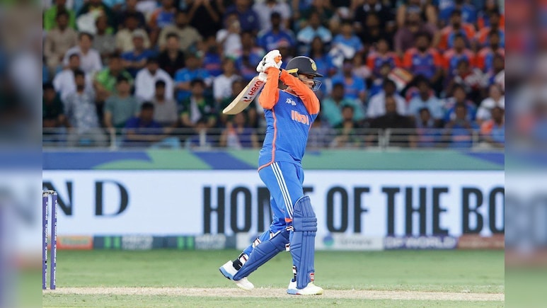 IND vs PAK: अभिषेक शर्मा ने बनाया T20I छक्कों का वर्ल्ड रिकॉर्ड, गुरु युवराज सिंह को पीछे छोड़ रचा इतिहास