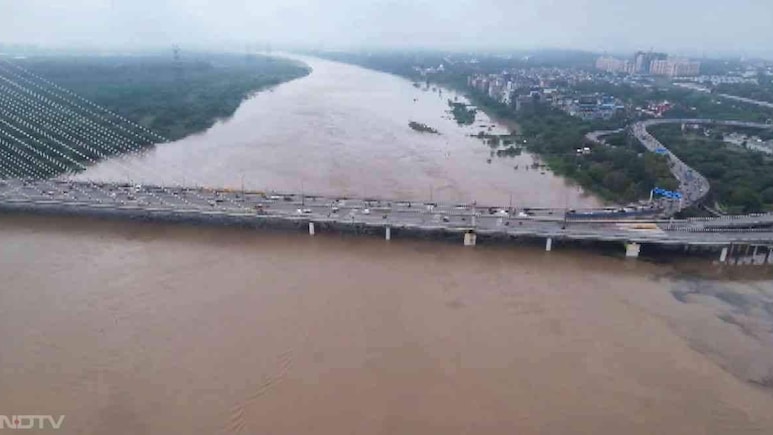 रोजाना करते हैं दिल्ली से नोएडा का सफर, तो यमुना क्रॉस करते हुए करें इस यमुना मंत्र का जाप, बदल जाएगी ज&zwj;िदंगी, आएगा सुकून और चैन