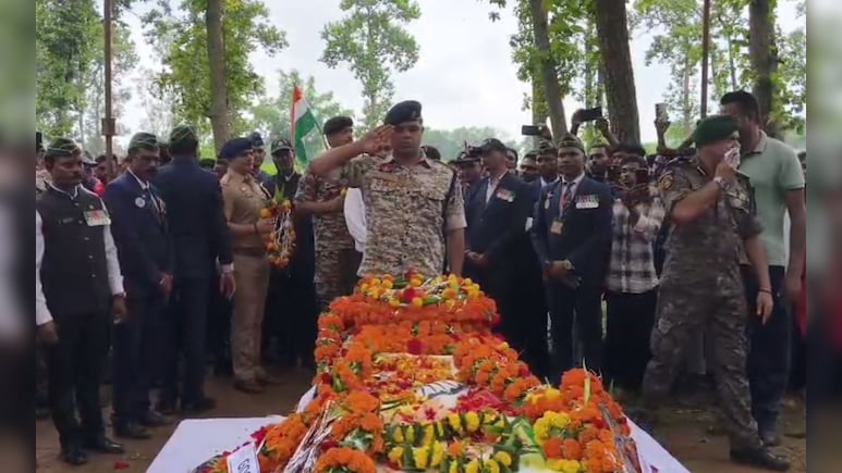 बस्तर के लाल रंजीत की अंतिम यात्रा में रोया पूरा गांव, मणिपुर में असम राइफल के जवानों पर हुआ था हमला