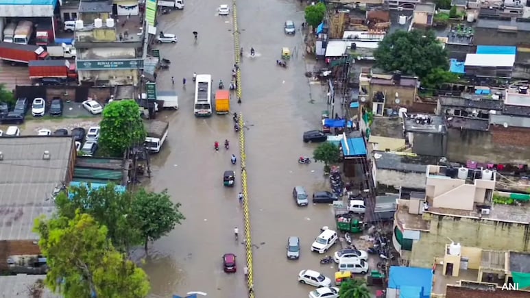 Heavy Rain Leads To Waterlogging, Traffic Jam In Gurugram Yet Again Heavy Rain Leads To Waterlogging, Traffic Jam In Gurugram Yet Again