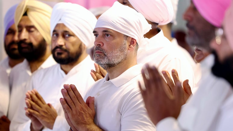 Row Over '<i>Siropa</i>' Honour For Rahul Gandhi At Gurdwara, Sikh Body Steps In Row Over '<i>Siropa</i>' Honour For Rahul Gandhi At Gurdwara, Sikh Body Steps In