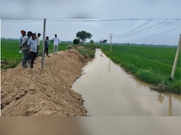अनूपगढ़ के 91GB गाँव में घग्घर नदी के बांध में कटाव, खेतों में फैला पानी अनूपगढ़ के 91GB गाँव में घग्घर नदी के बांध में कटाव, खेतों में फैला पानी