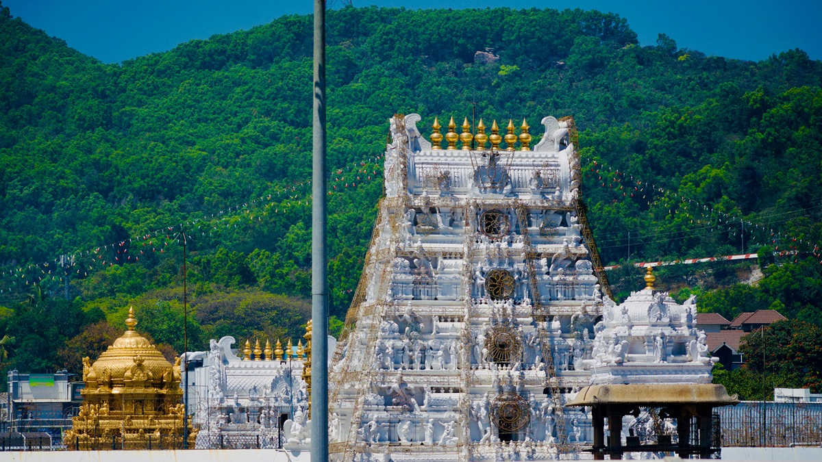 तिरुपति मंदिर बनेगा भारत का पहला AI मंदिर, भीड़ कंट्रोल से लेकर स्मार्ट तरीके से होगी लापता लोगों की पहचान