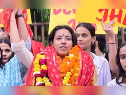 बिहार से आकर दिल्ली में संघर्ष, झुग्गियों के बच्चों को पढ़ाया, DUSU चुनाव जीतने वाली दीपिका झा को जानिए बिहार से आकर दिल्ली में संघर्ष, झुग्गियों के बच्चों को पढ़ाया, DUSU चुनाव जीतने वाली दीपिका झा को जानिए