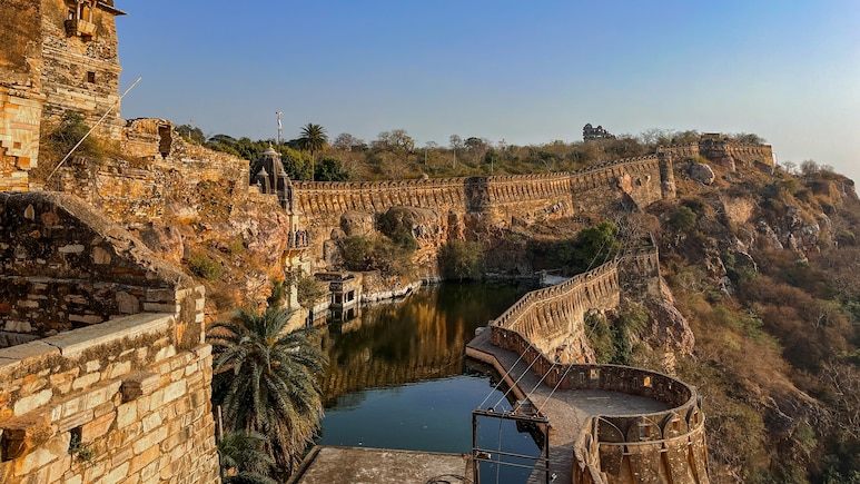 From Jodhaa Akbar To The Dark Knight Rises: 6 Indian Forts Worth The Trip From Jodhaa Akbar To The Dark Knight Rises: 6 Indian Forts Worth The Trip