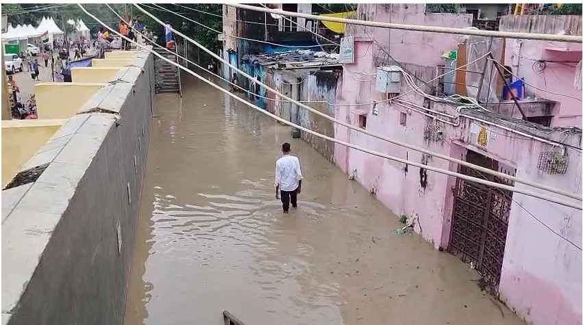 Floodwater Enters Delhi Homes As Yamuna Crosses Danger Mark