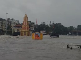 मुंबई सहित महाराष्ट्र के कई हिस्सों में तेज बारिश ने बिगाड़ी शहरों की सूरत, हर जगह पानी ही पानी मुंबई सहित महाराष्ट्र के कई हिस्सों में तेज बारिश ने बिगाड़ी शहरों की सूरत, हर जगह पानी ही पानी