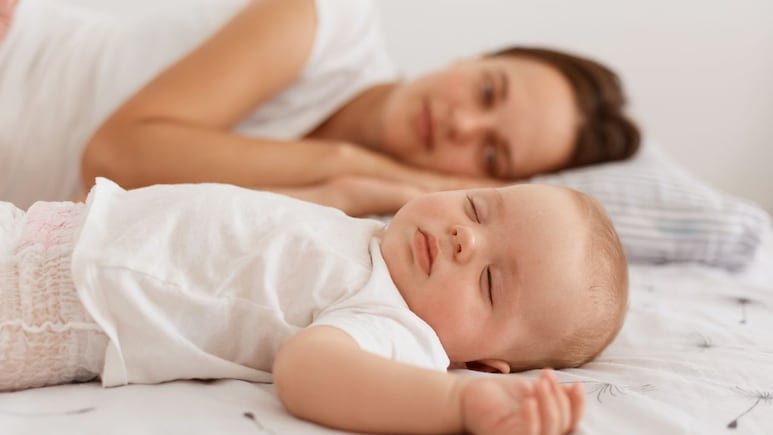 बच्चे को जल्दी सुलाने के लिए क्या करें? पीडियाट्रिशियन ने बताए 5 आसान तरीके