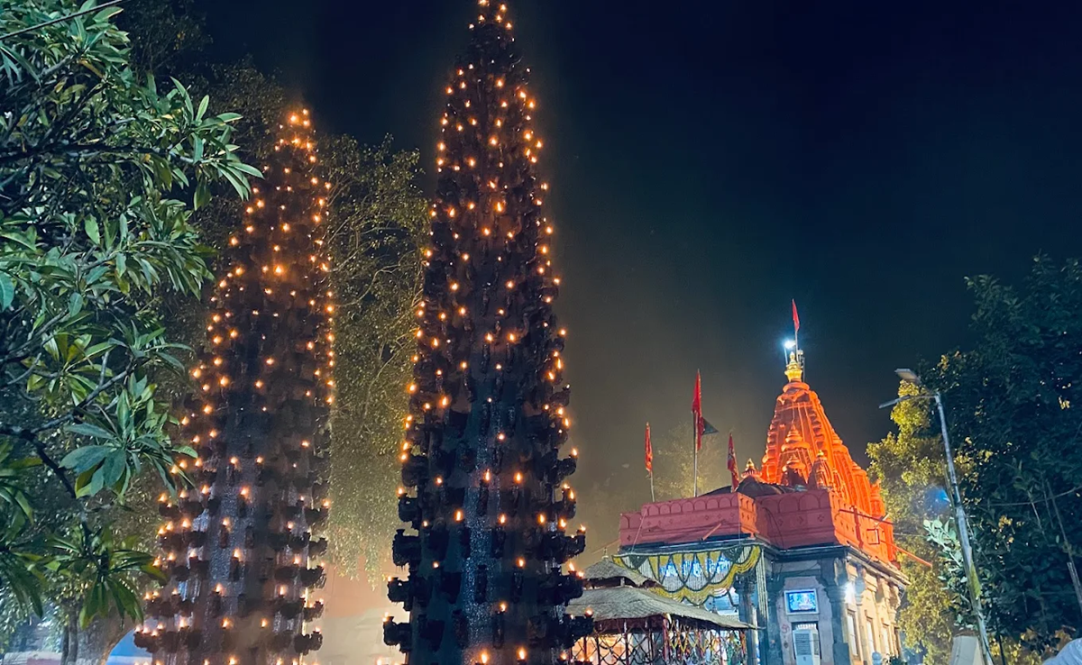 Harsiddhi Mata Mandir: नवरात्रि की धूम; उज्जैन में 51 फीट दीपमाला प्रज्वलित करने के लिए श्रद्धालुओं में होड़