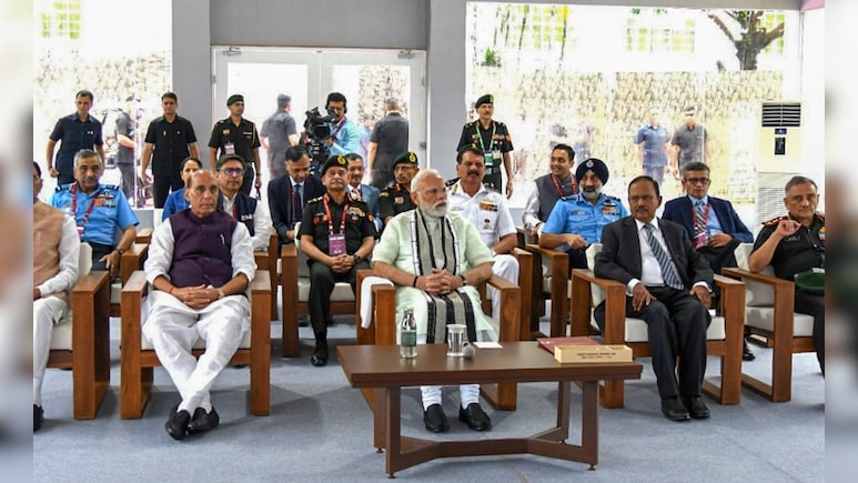 पीएम मोदी ने कोलकाता में 16वें संयुक्त कमांडर सम्मेलन का उद्घाटन किया