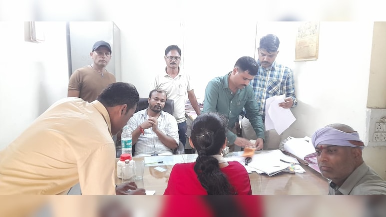 सागर में लोकायुक्त की बड़ी कार्रवाई, बिजली विभाग का जेई एक लाख रुपये की रिश्वत लेते रंगे हाथों गिरफ्तार