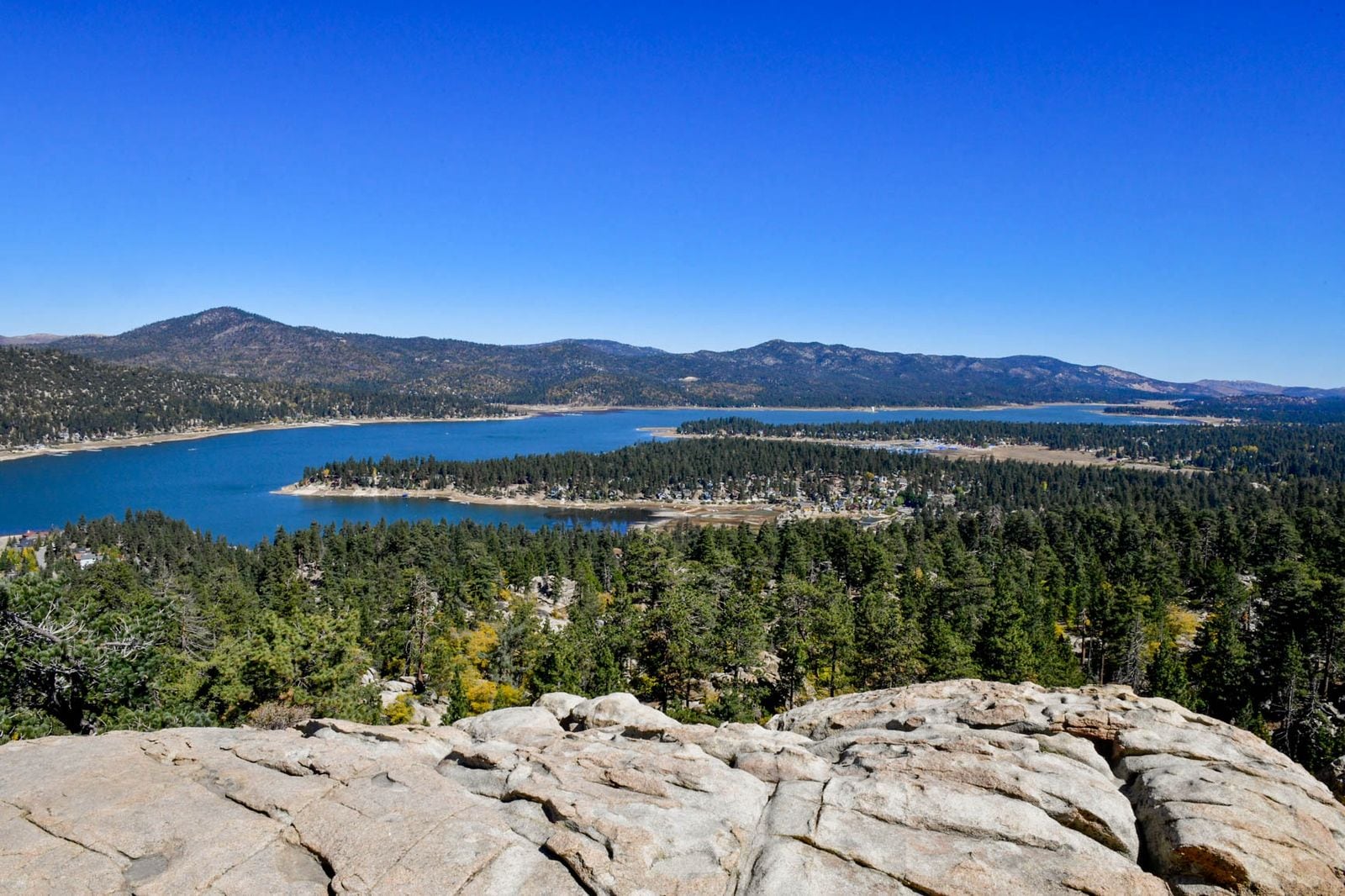 Big Bear Lake, a small mountain town just 2 hours away from Los Angeles. Photo: Author Big Bear Lake, a small mountain town just 2 hours away from Los Angeles. Photo: Author