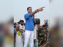 तेज प्रताप यादव की राघोपुर में सक्रियता से बढ़ी सियासी हलचल, राहत कार्यों के बहाने चुनावी रणनीति का संकेत तेज प्रताप यादव की राघोपुर में सक्रियता से बढ़ी सियासी हलचल, राहत कार्यों के बहाने चुनावी रणनीति का संकेत